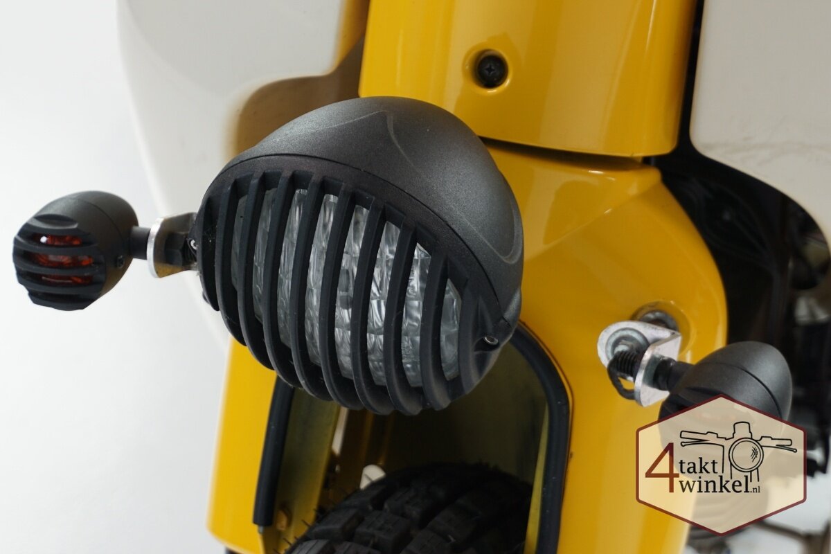 Honda C50, Custom, Gelb, mit niederl&auml;ndischem Kennzeichen