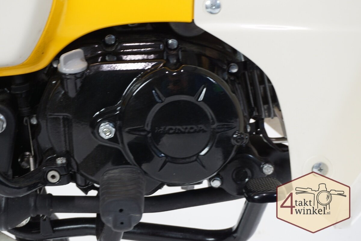 Honda C50, Custom, Gelb, mit niederl&auml;ndischem Kennzeichen
