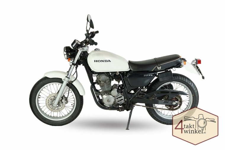 Honda CB223s, Japans, Weiss, 5725km, 2010, mit niederl&auml;ndischem Kennzeichen
