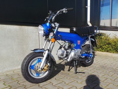 VERKAUFT Zhenhua DX 50 (Dax type), blue, 50cc