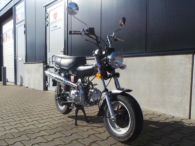 VERKAUFT Zhenhua DX 50 (Dax type), ZWART, 50cc bromfiets